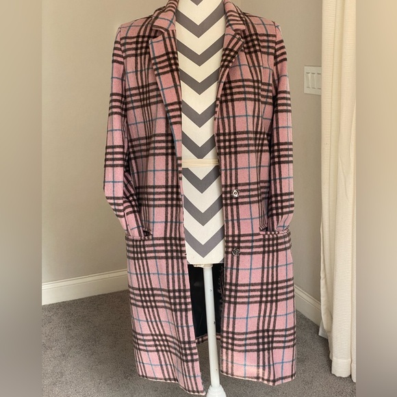 Glamorous pink plaid coat
•Two welt pockets with flaps at the front
•worn twice - Picture 6 of 9